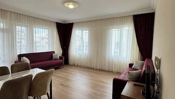 Apartament, 1 dormitori | Sala d'estar | Televisor de pantalla plana
