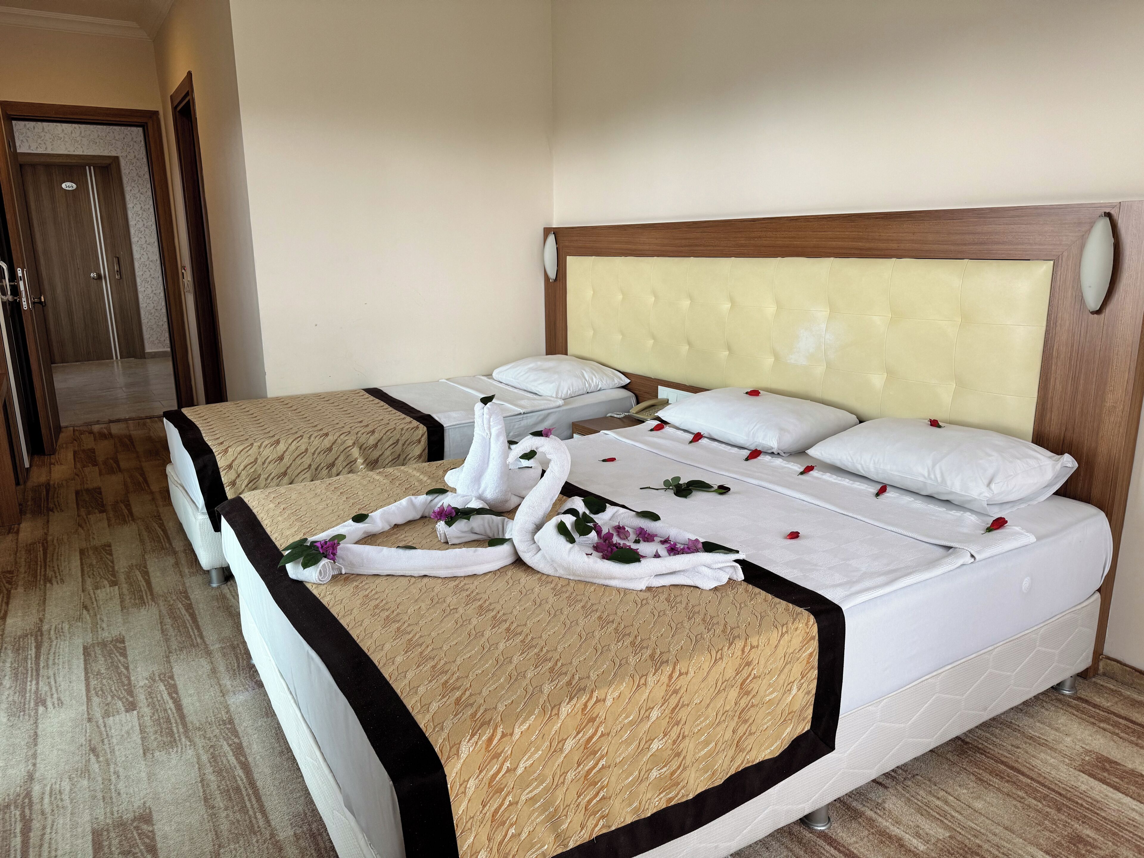 Triple Room | Minibar, iron/ironing board, bed sheets