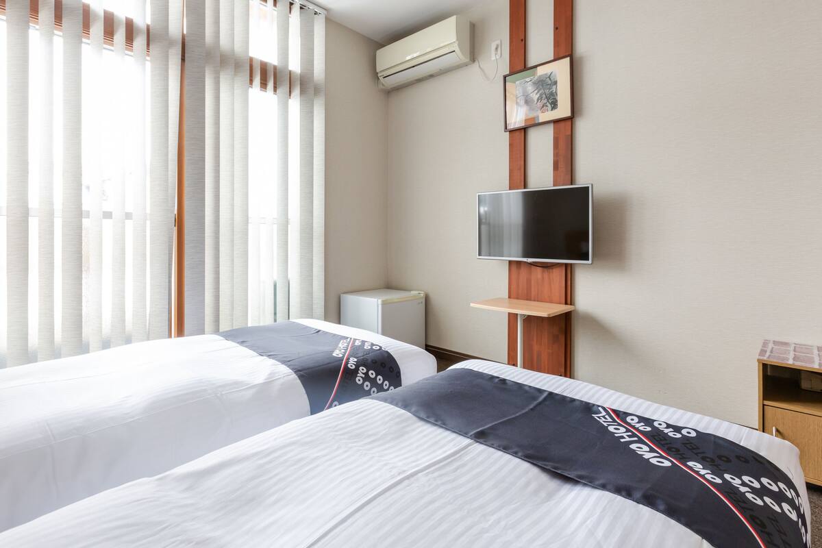 Twin Room (Non Smoking) | In-room safe, iron/ironing board, free WiFi, bed sheets