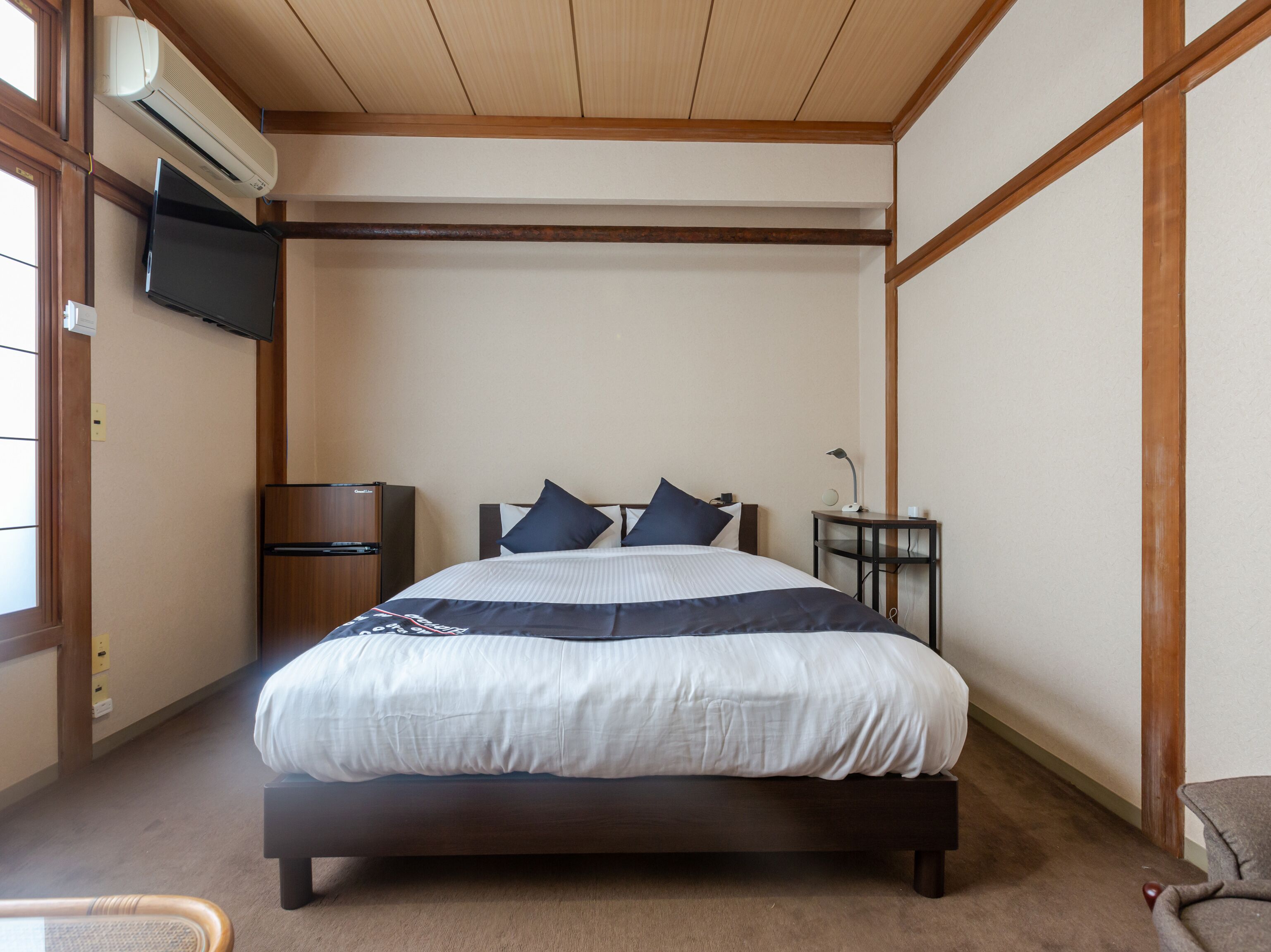 Double Room with Shared Bathroom (Non Smoking) | In-room safe, iron/ironing board, free WiFi, bed sheets