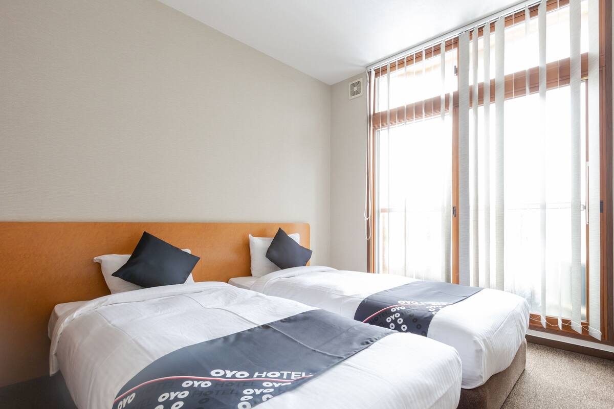 Chambre avec lits jumeaux, non-fumeurs | Coffres-forts dans les chambres, fer et planche à repasser