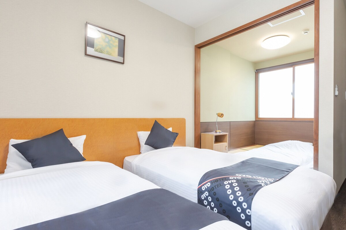 Japanese Room with Shared Washroom - Triple (Non-Smoking)