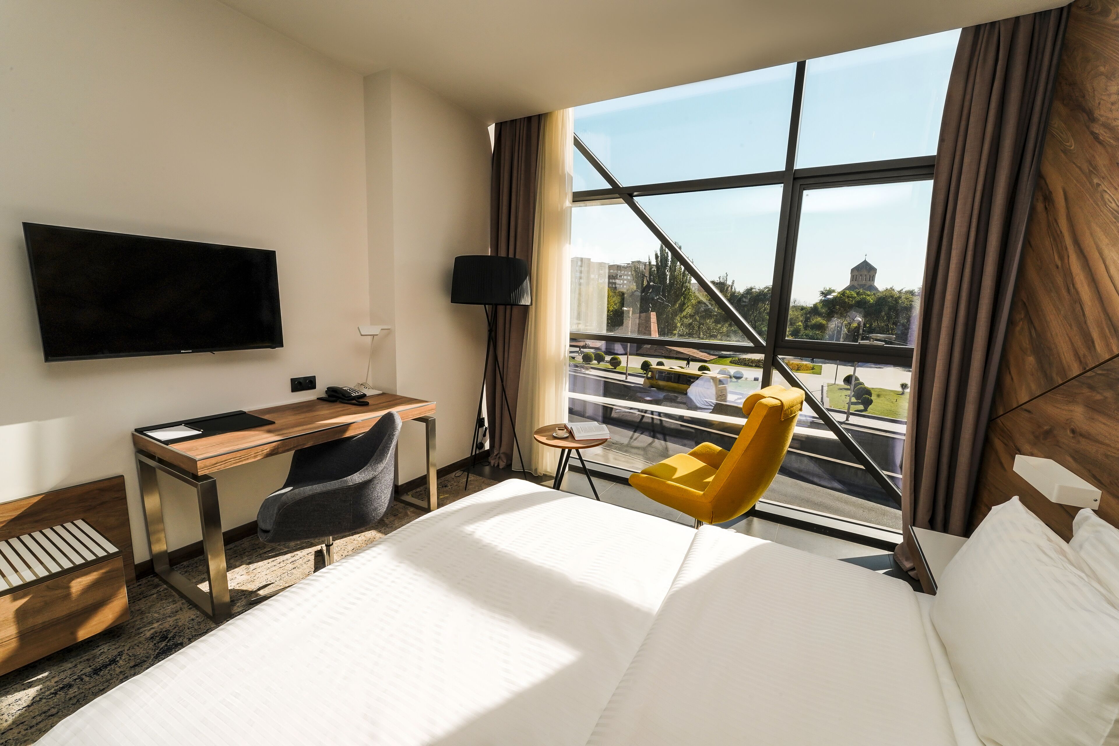 Standard Queen Room | Premium bedding, down duvets, minibar, in-room safe