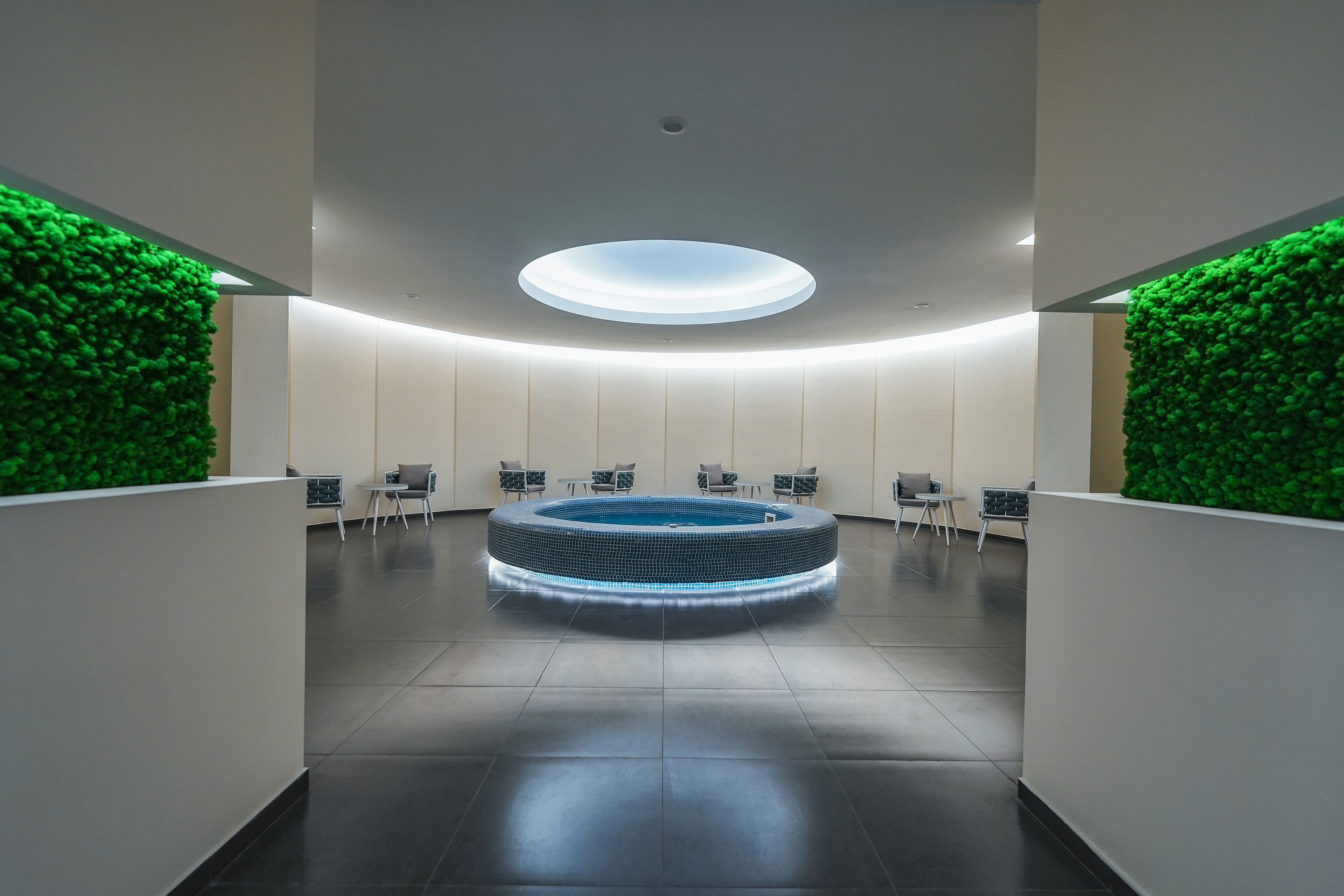 indoor spa tub