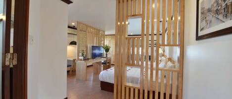 Junior Suite Family City view | Minibar, in-room safe, desk, soundproofing