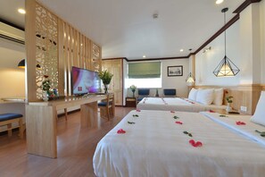 Junior Suite Family City view | Minibar, in-room safe, desk, soundproofing - Blue Hanoi INN Legend Hotel (Hanoi)