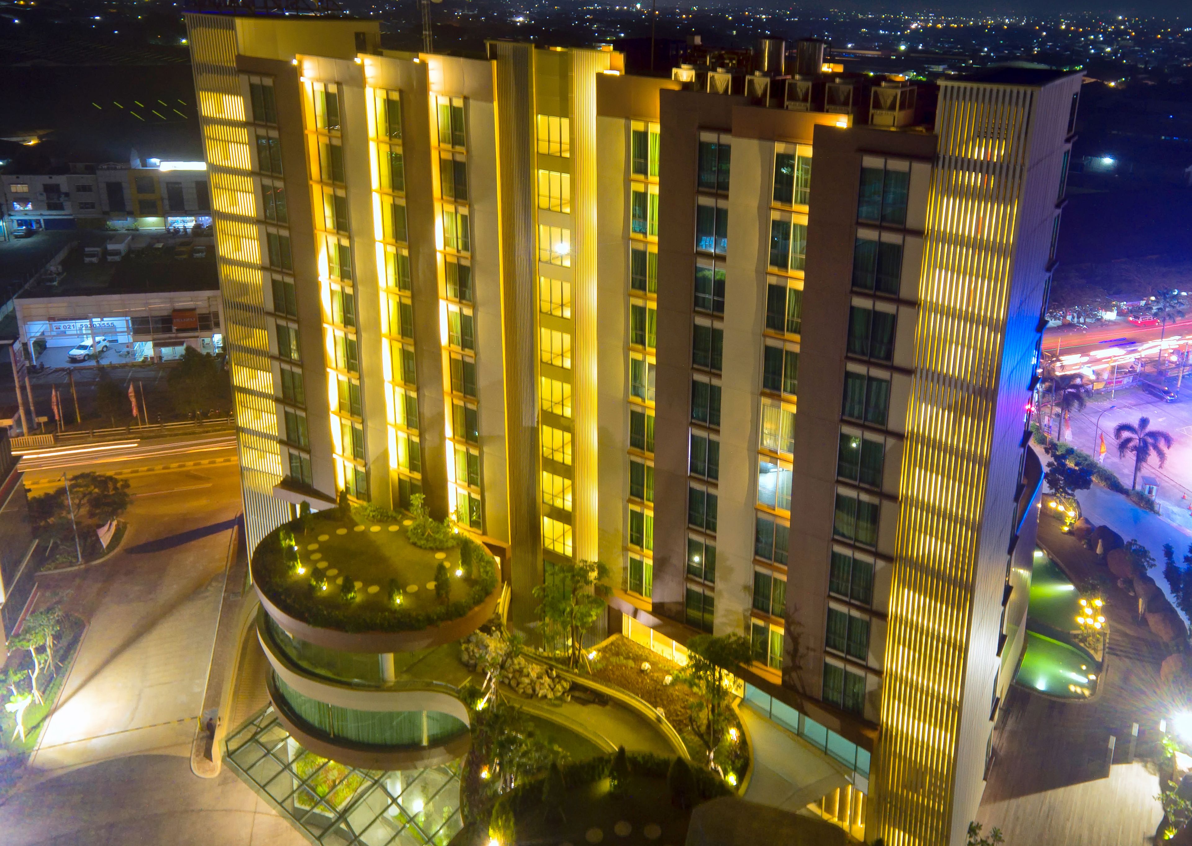 住宿正面 (夜晚)