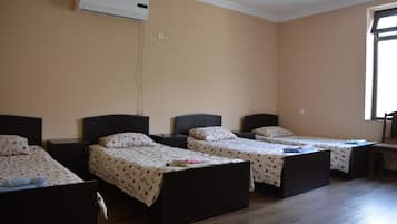 Habitación cuádruple estándar | 1 dormitorio y ropa de cama de alta calidad