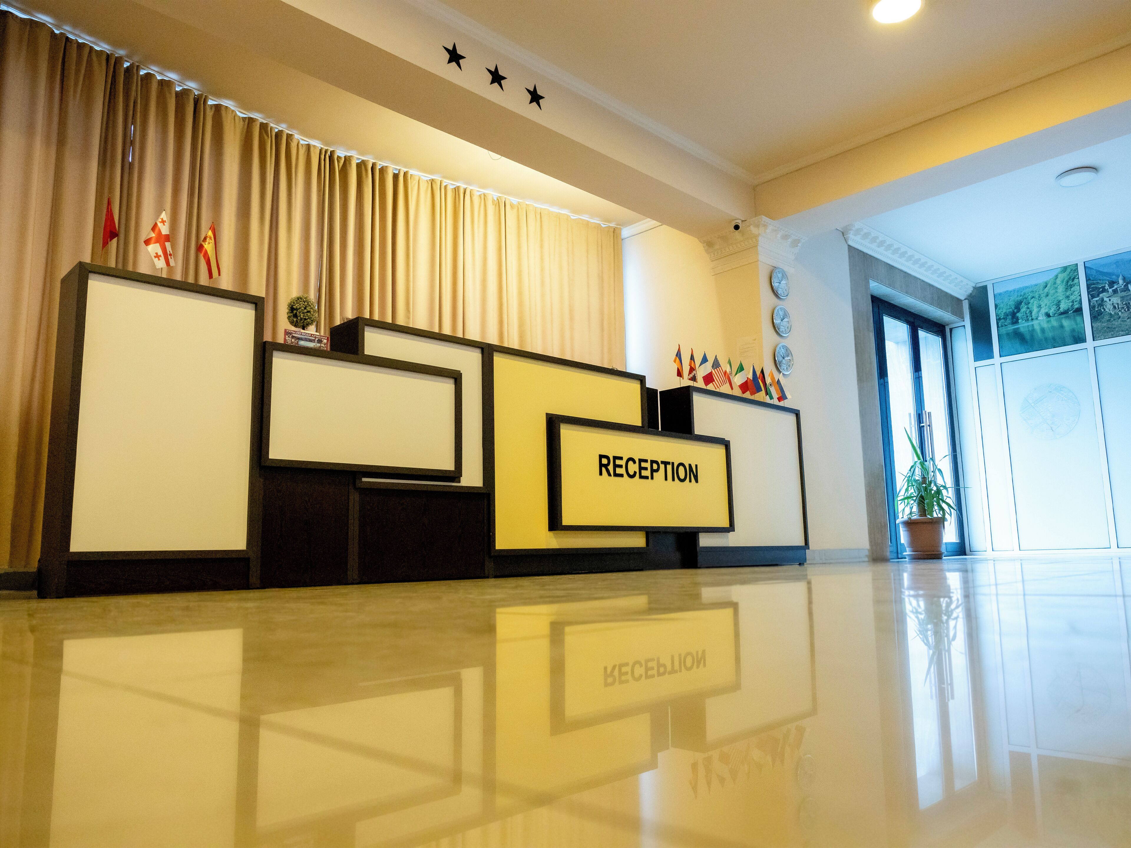 ฝ่ายต้อนรับ