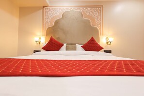 トラディショナル ダブルルーム | 1 室のベッドルーム、客室ごとに異なる装飾、客室ごとに異なるインテリア、デスク