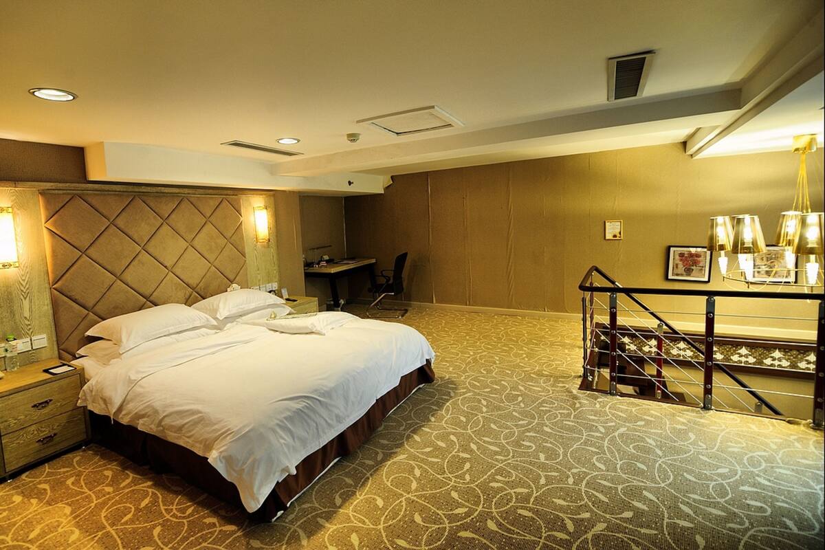 Minibar, in-room safe, desk, blackout curtains