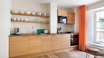 Leilighet – premier | Eget kjøkken | Kjøleskap, oppvaskmaskin, kaffetrakter/tekoker og vannkoker