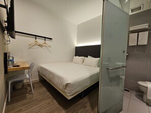 مكتب وتجهيزات عازلة للصوت ومكواة/لوح كي وواي فاي مجانًا