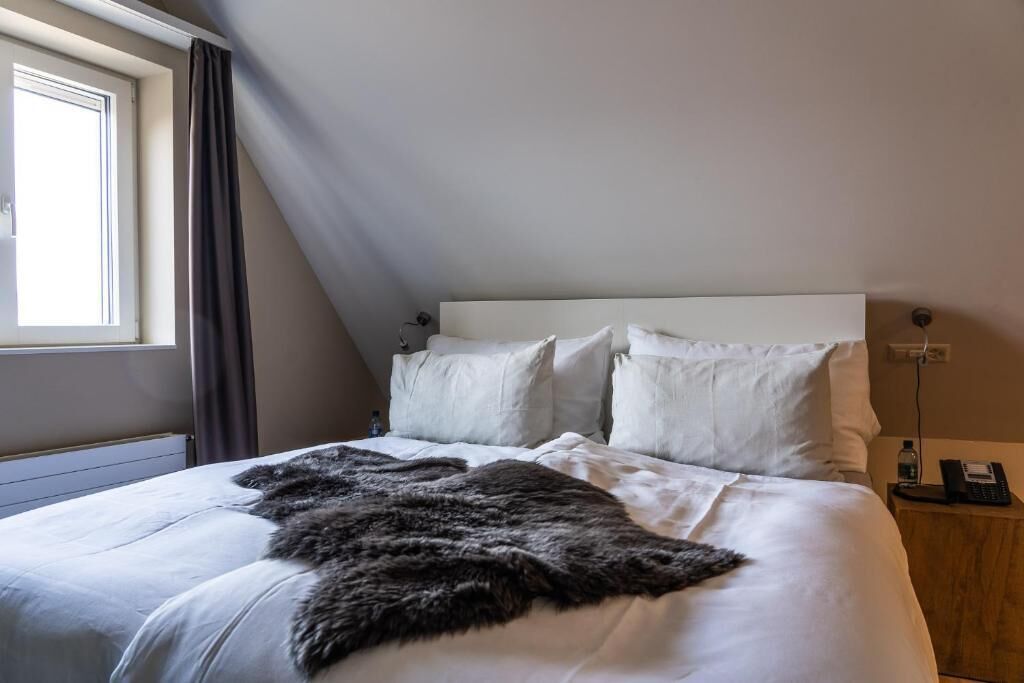 Suíte luxo, vista para o lago | Roupas de cama premium, cofres nos quartos