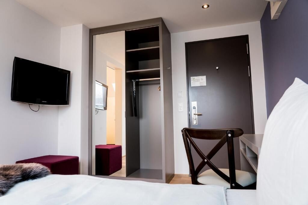 Standard Single Room, Lake View | Premium bedding, in-room safe, iron/ironing board