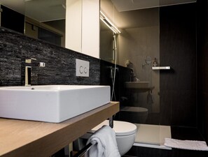 Quarto solteiro standard, vista para o lago | Banheiro