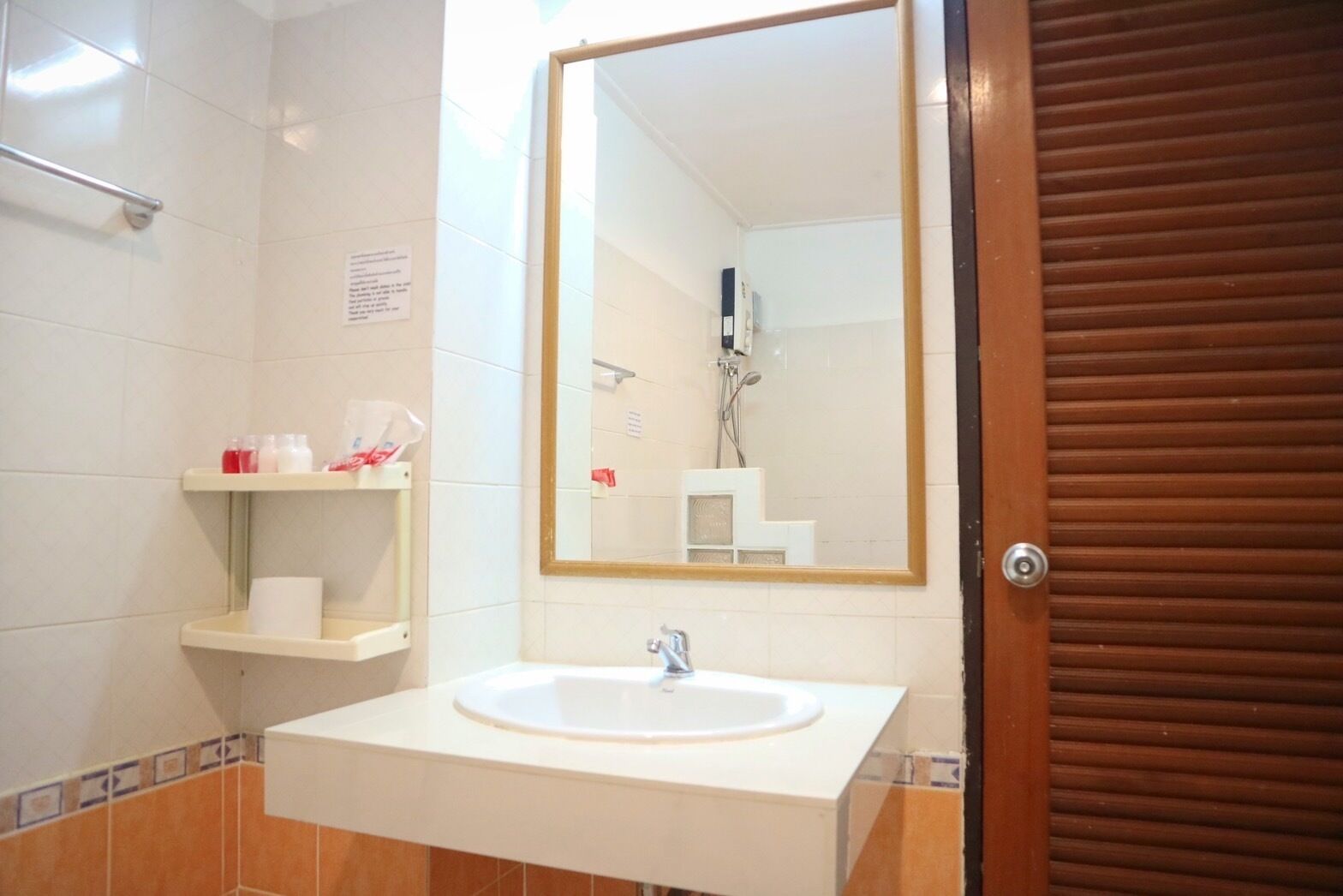 Deluxe Double Room | Bathroom | Shower, towels