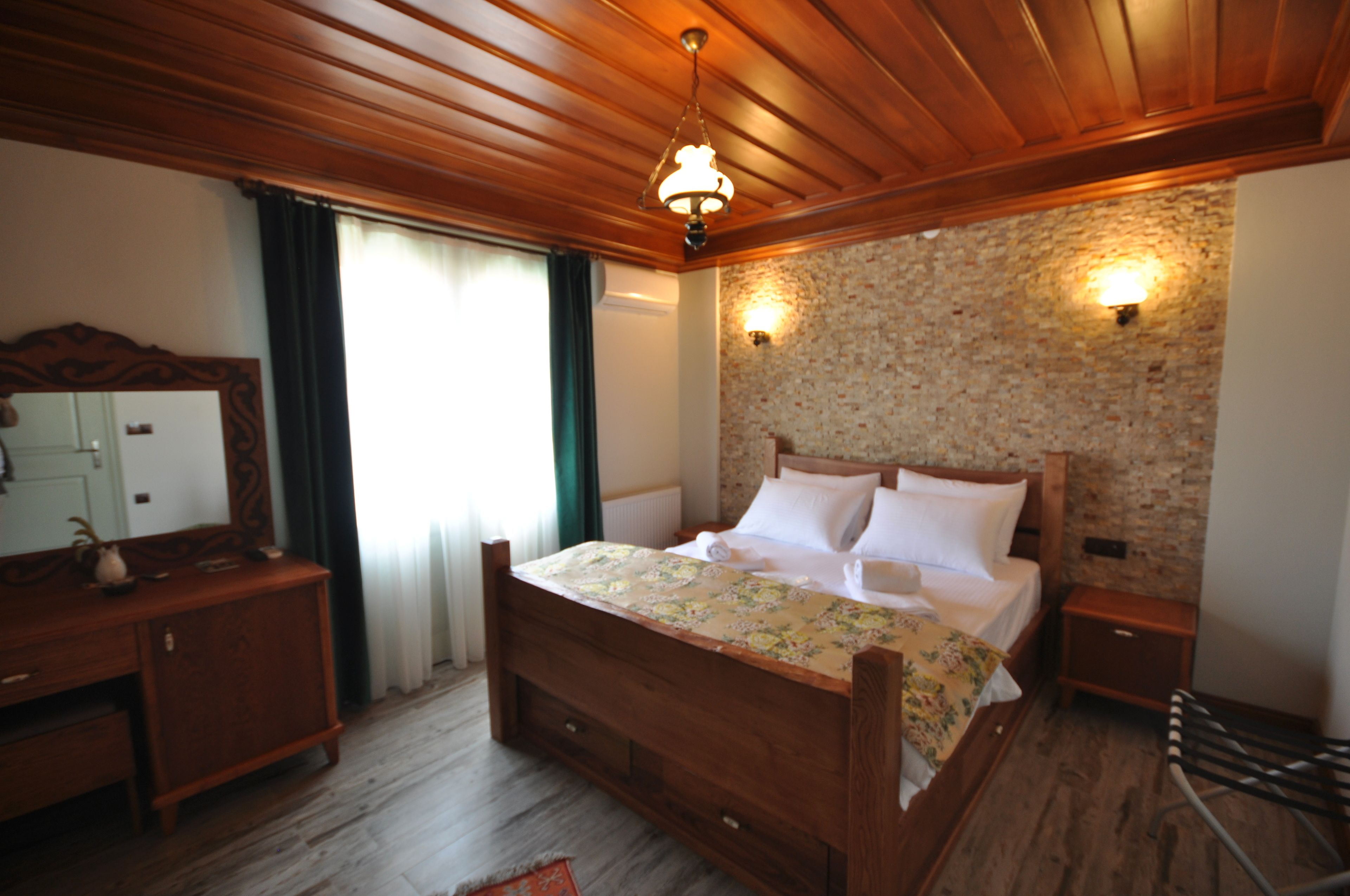 Ropa de cama de alta calidad y minibar 