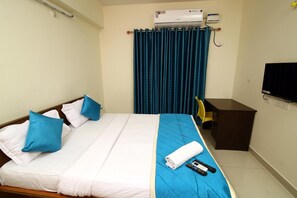 Premium bedding, in-room safe, desk, soundproofing - Fresh Living Prime Hi Tech (Hyderabad)