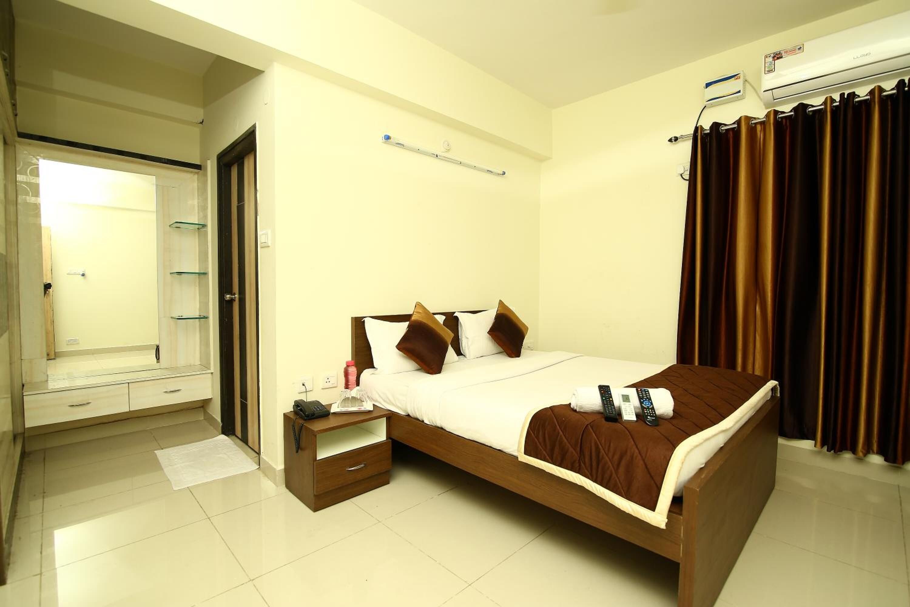 Literie de qualité supérieure, coffres-forts dans les chambres, bureau