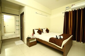 Premium bedding, in-room safe, desk, soundproofing - Fresh Living Prime Hi Tech (Hyderabad)