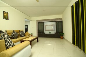 Lobby sitting area - Fresh Living Prime Hi Tech (Hyderabad)