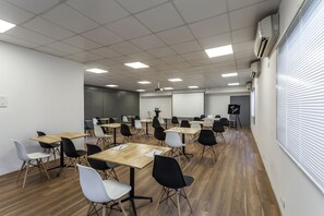 Meeting facility - OYO Townhouse 007 Indiranagar (Bengaluru)