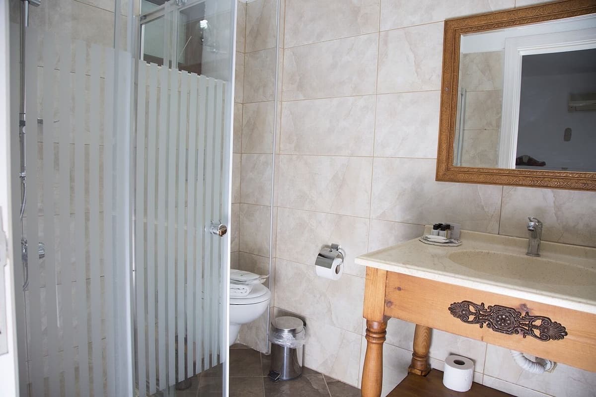 Deluxe Room | Bathroom