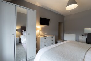 Deluxe Room, 1 King Bed