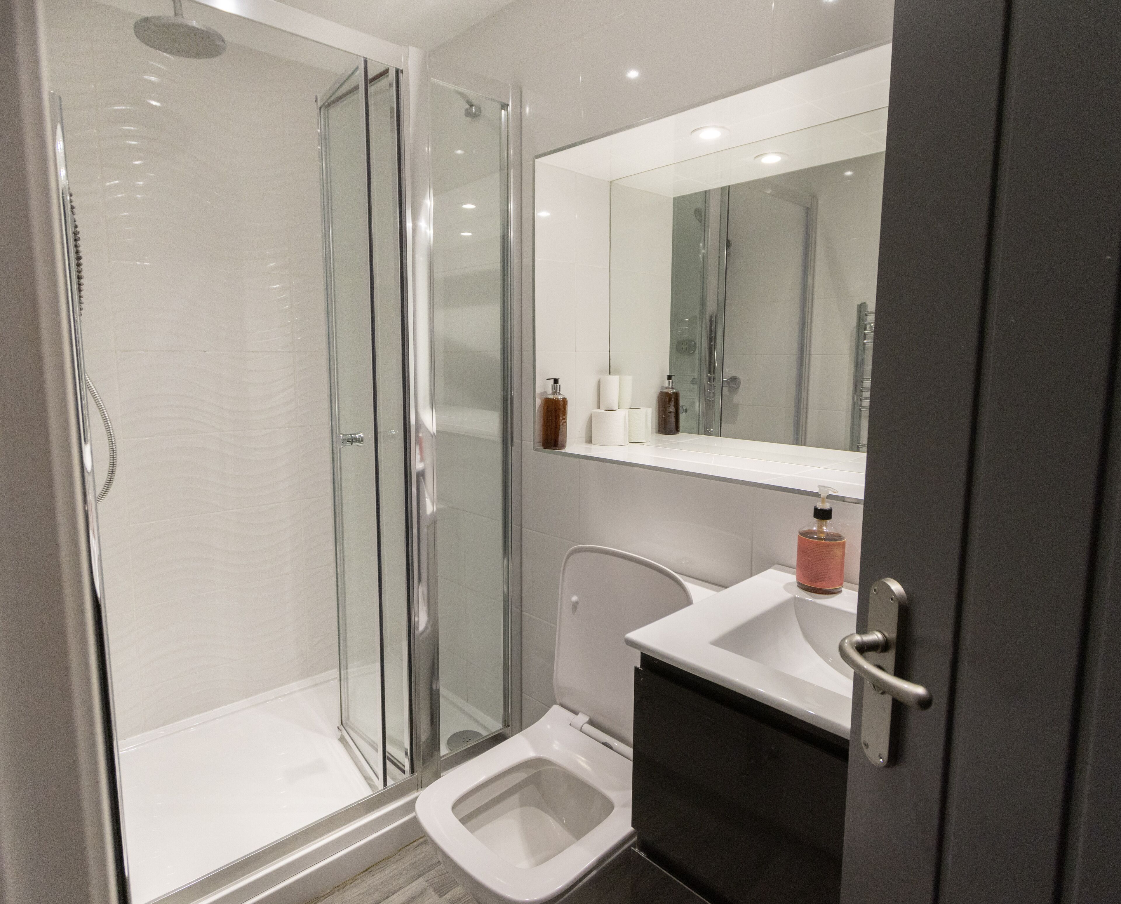 Kamar Twin | Kamar mandi | Shower, perlengkapan mandi gratis, pengering rambut, dan handuk