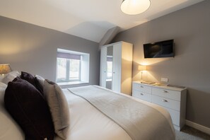 Deluxe Room, 1 King Bed | Desk, iron/ironing board, free WiFi, bed sheets - The Slate (Bangor)