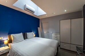 Deluxe Apartment, 1 Bedroom, Accessible (Jacob van Ruisdael) | 1 bedroom, premium bedding, in-room safe, blackout drapes - Relaxed Slapen (Haarlem)