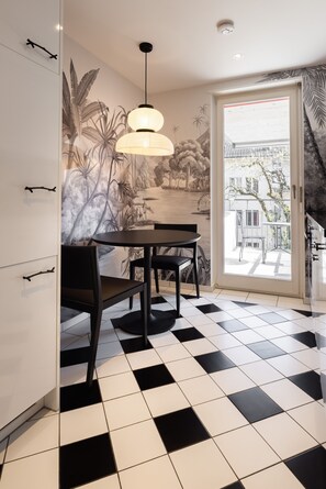 Superior-studiolejlighed - 1 kingsize-seng - ikke-ryger - balkon | Privat køkken | Køleskab, mikrobølgeovn, ovn, kogeplade