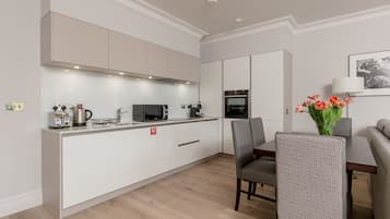 Superior Apartment, Castle View | Private kitchen