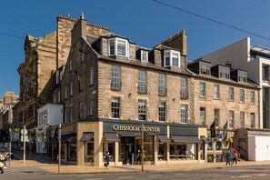 Front of property - Destiny Scotland Chisholm Hunter Suites (Edinburgh)