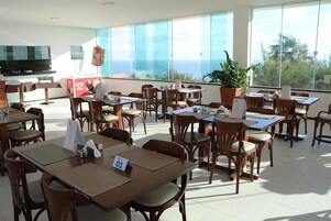 Her gün ücretsiz açık büfe kahvaltı