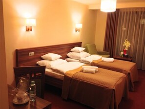 Premium bedding, desk, iron/ironing board, free WiFi - Hotel SANVIT Lake Resort & Spa (Okuninka)