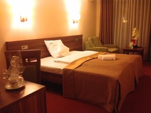 Premium bedding, desk, iron/ironing board, free WiFi - Hotel SANVIT Lake Resort & Spa (Okuninka)