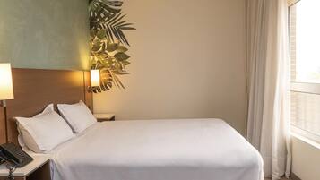 Room, 1 Double Bed, Accessible (Accessible) | Premium bedding, pillowtop beds, in-room safe, desk
