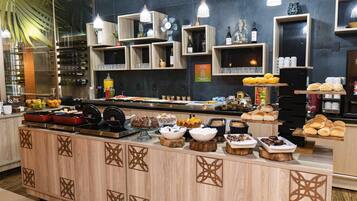 Café da manhã com buffet todos os dias mediante uma taxa