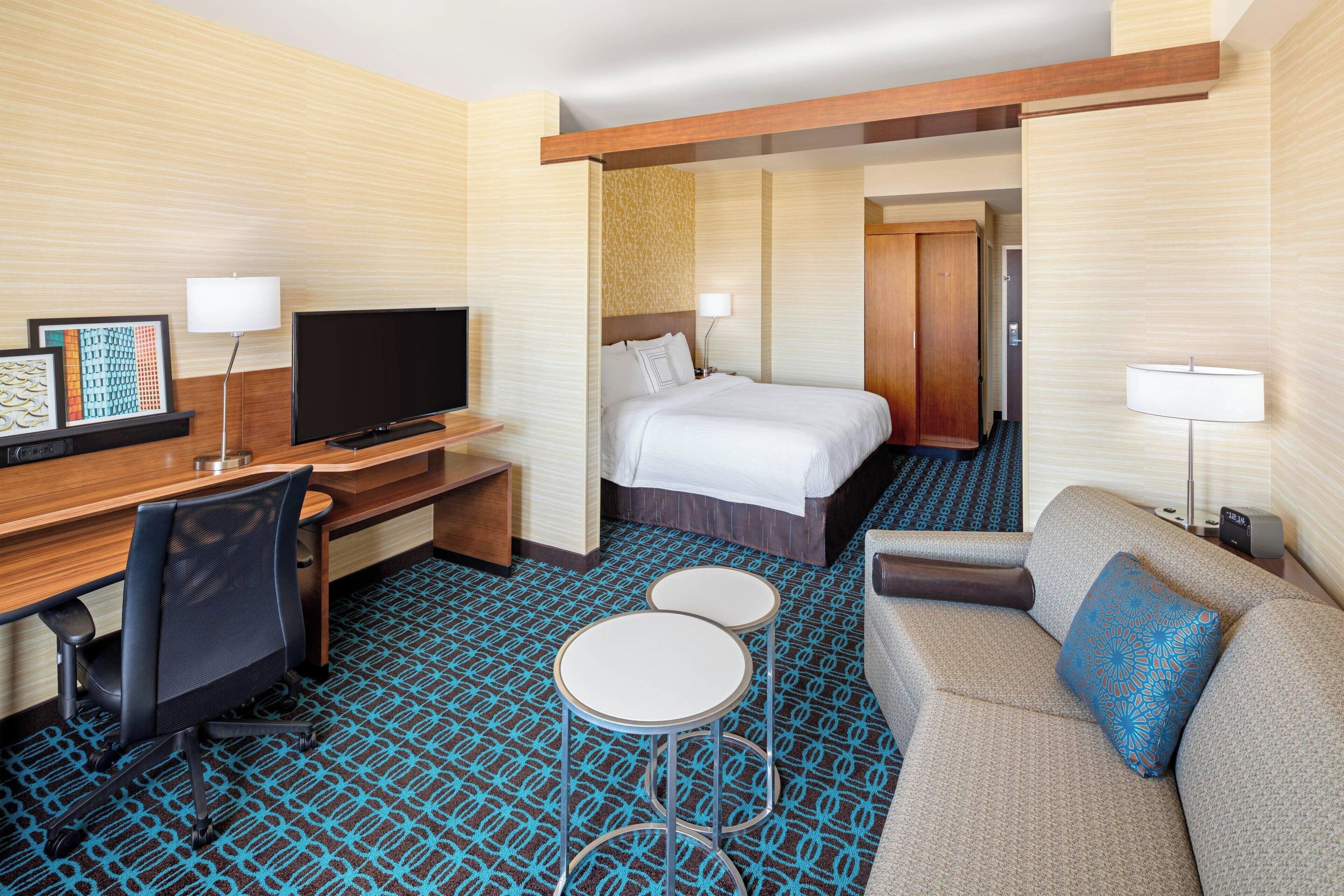 suite, 1 king bed with sofa bed, non smoking | desk, blackout curtains, soundproofing, iron/ironing board