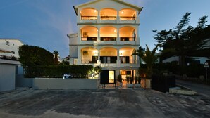 A multi-story building with balconies and a driveway. - Mediterraneo Garden Apartments (Zadar)