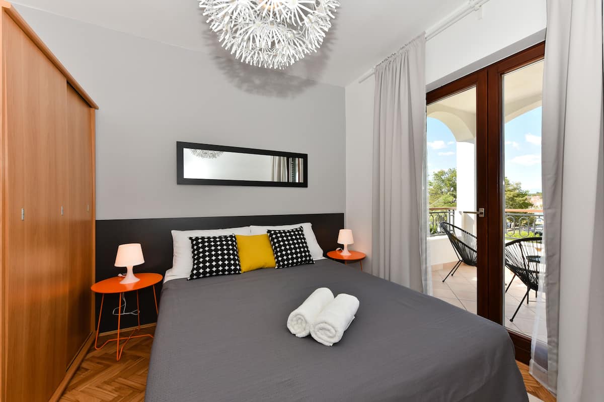 Three Bedroom Apartment, Balcony, Garden view (A3) | 1 Schlafzimmer, Zimmersafe, Schreibtisch, kostenloses WLAN