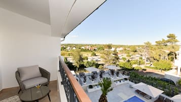 Two Bedroom Apartment, Balcony, Pool view (A7) | Balkon