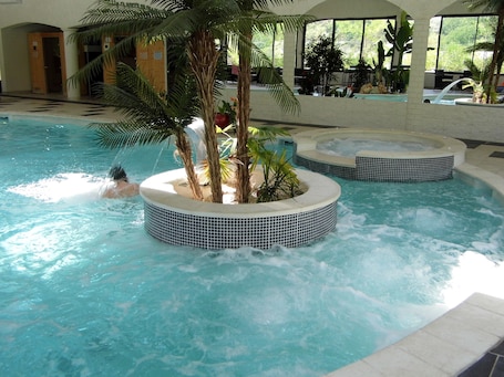 Couples treatment rooms, Turkish bath, body treatments