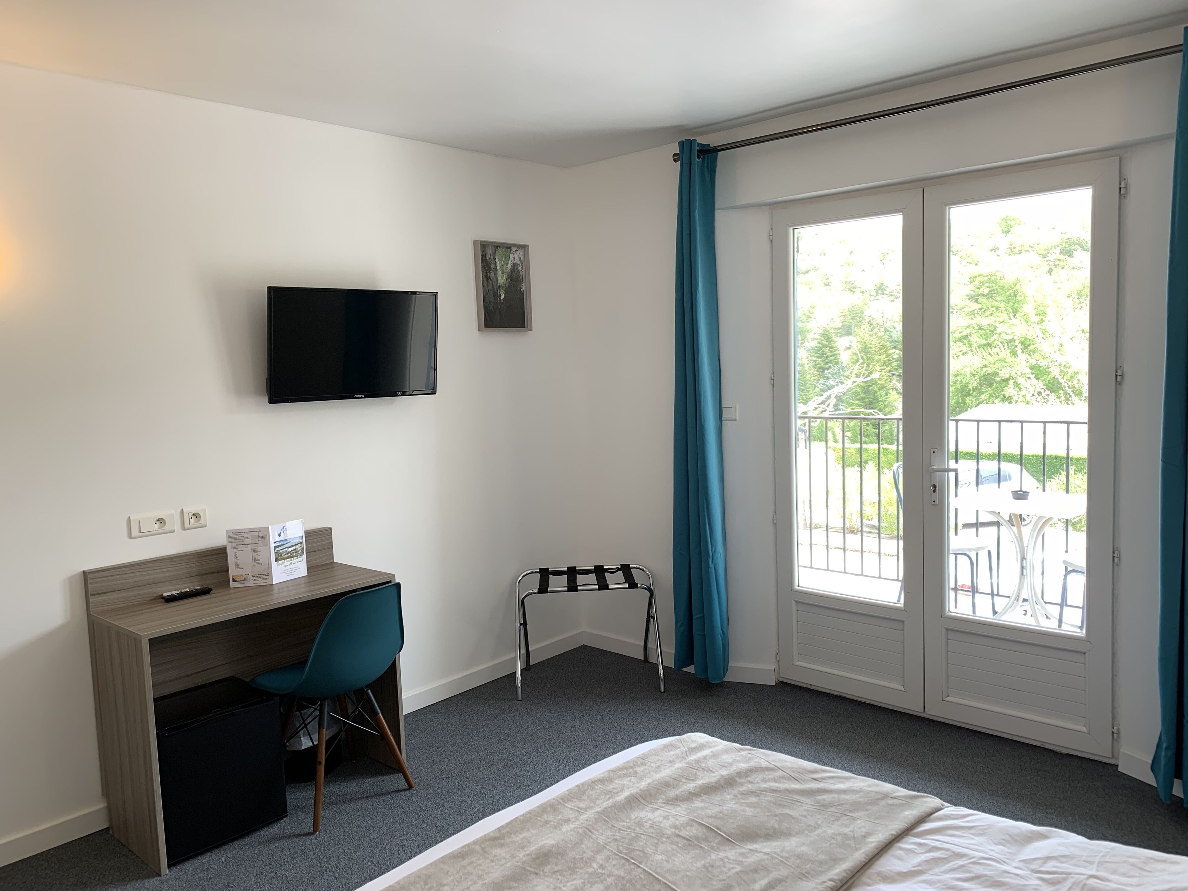 double room | 1 bedroom, desk, blackout curtains, soundproofing