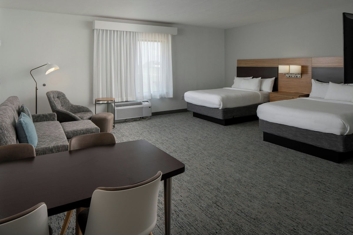 Studio, Multiple Beds