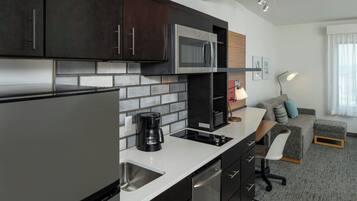 Studio, 1 King Bed with Sofa bed | Private kitchen