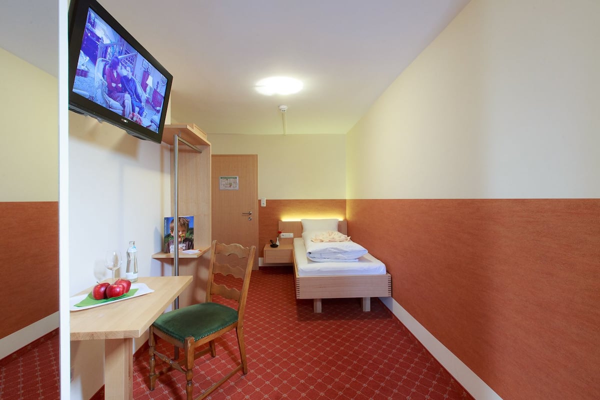 Eenpersoonskamer, uitzicht op bergen | Luxe beddengoed, een bureau, babybedden (toeslag), gratis wifi