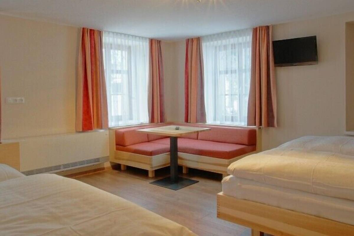 Familiekamer, bijgebouw | Luxe beddengoed, een bureau, babybedden (toeslag), gratis wifi